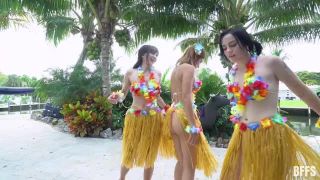 7176 Remi Jones Hazel Heart Amp Riley Jean Getting Leid-1