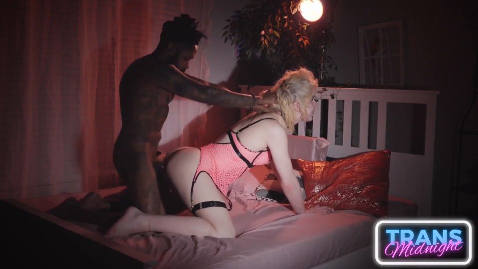 7159 Petite Dream Divyne Seduces BBC with Lingerie Trans Room...