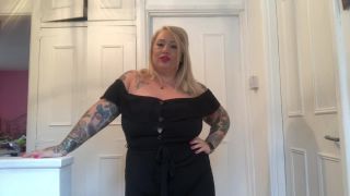 Tattooedbustymia – Seduced By Gold Digger Step Mum Tattoo!-0