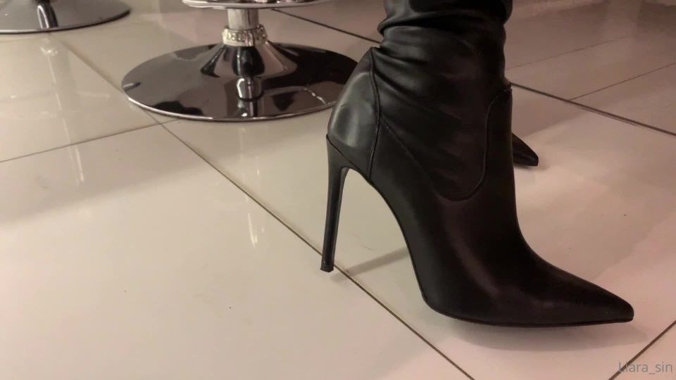 7114 Footfetish, licks feet, foot job