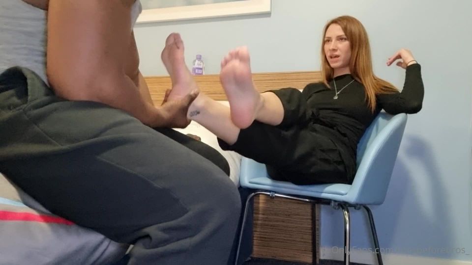 Toesbeforebros - this session with misstressroux started with me giving her the foot massage she deserves 20-02-2022