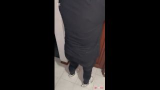 Llego a casa de mi suegra a cosinar y me masturbo a su lado y no me dice nada-2
