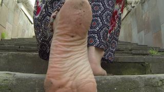 6242 I Show Off My Dirty Feet  Lick It-9