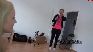 BANG-BOSS - 2 geile Blondinen Blasen mein Rohr - Anna und Bella Blond!-2