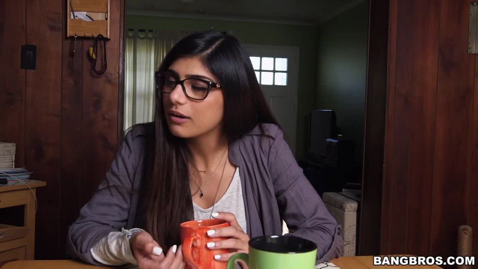 Mia Khalifa Mia Khalifas First Monster Cock Threesome mc13763 30.01.15 - 30.01.15