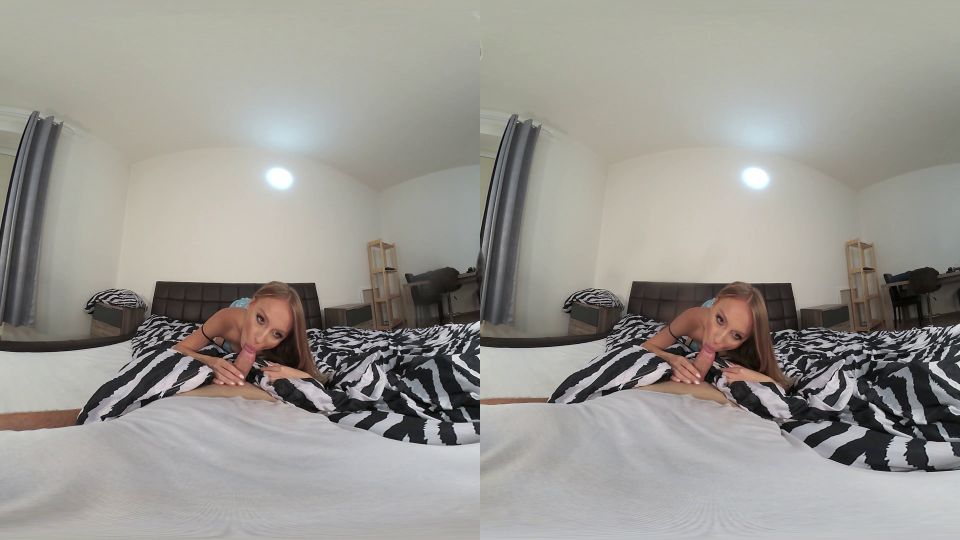 Video Kira Thorn: Satin Nightie 2160p UltraHD/4K