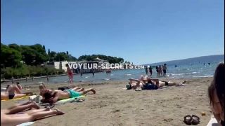 Making out while fingering her pussy on a public beach-8