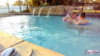 JessieMinx Jessieminx - peak in on us swimming we decided between filming smoking hot content to take a dip in th 31-03-2022-6