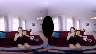 Le Parfum Perverse – Horny European Lady Yenna Black POV Facesitting-1