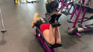 footbaddie-14-05-2019-6741003-Gym perverts watch me work on my ass in ...-8