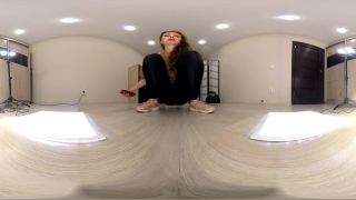 Under Giantess Soles – Althea – lets go jogging with me VR 3604K.-3