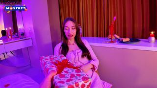Laura Quest - Valentines Surprise: I Make Him Come in My Mouth | SVAKOM EMMA NEO 2 Review 1080P - Valentines day-1