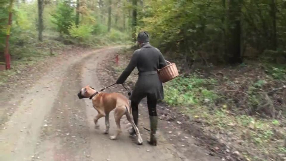 RubberVita LOOKING FOR MUSHROOMS DRESSED UP IN LATEX (mp4)