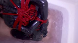 Fantia jp DDD04004120 (Rubber Bondage Bath) ラバー緊縛風呂-6
