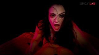 Euro Sex La moglie ninfomane di Beetlejiuce mi fa un pompino con sborrata in faccia ad Halloween-8
