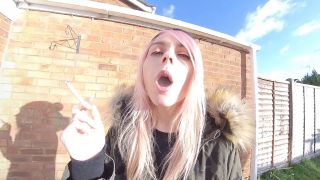 Chloe Toy - Smoke break - Smoking-2