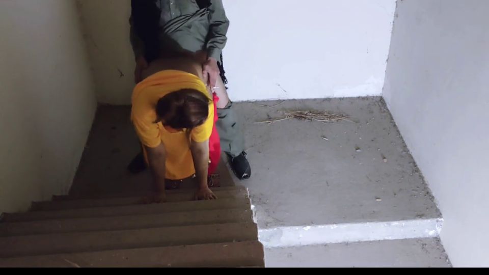 DESI BRITISH BHABI - Meet My Girlfriend in Stairs-Pakistani Horny Girl