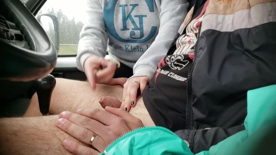 Amateur - Teen Whore Blowjob In The Car