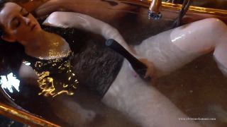Vivienne LAmour Part 1 Vivienne lAmour - COPPER BATH VIBRATOR MASTURBATION - ManyVids-5