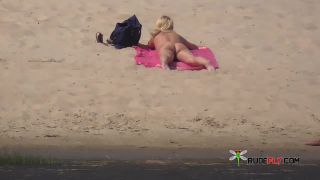 Amateur make fun at a nude beach 2 BBW-4