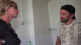 Video Diane Murphy EU 33 : Hot Mom Diane Murphy Is Getting Her Pipe...-1