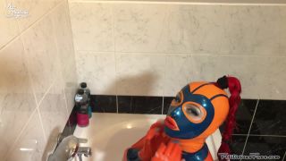 FetiliciousFans SiteRipPt 1Latex Bath Time-8