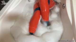 FetiliciousFans SiteRipPt 1Latex Bath Time-9