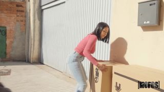 Valeria Needs To Move - Valeria Valois - FullHD 1080-1