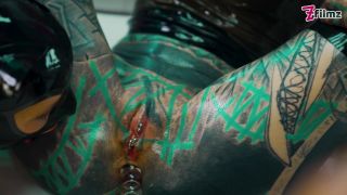 Anuskatzz, Miss Flora, Lisa Rocketcock - It's Always Better in Latex - Fetish  Ass    Ass-8