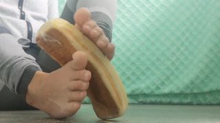 Bread roll plat to satisfy your foot(porn)-5