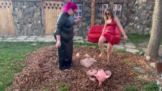 Mistress Zeida Mistresszeida - video slave rolling in the leaves while we humilate him in latex rubber 23-11-2022-0