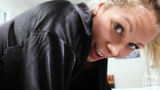 Nikki Brooks in Neglected Mommy (Amateur porn)-4