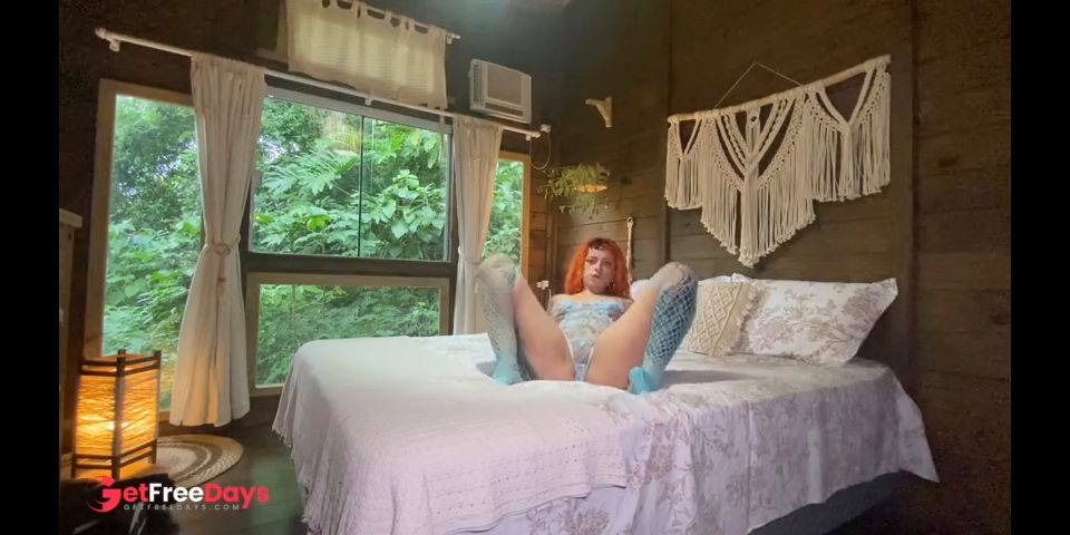 [GetFreeDays.com] The cabin was empty and we took the opportunity to fuck on the bed. Adult Clip December 2022