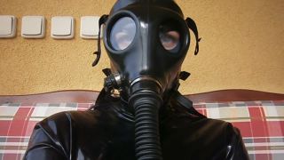 Sarka Israeli gas mask and in full latex-0