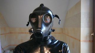 Sarka Israeli gas mask and in full latex-1