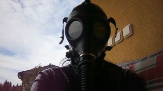 Sarka Israeli gas mask and in full latex-4