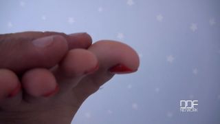 Nikki Waine [DDFNetwork com] Nikki Waine - Hot Legs And Hotter Feet Luscious POV Foot Fetish 30 11 2015 г-3