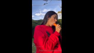 Annysmith Colombian Masturbating With a Carrot Onlyfans (Masturbation porn)-1