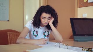 Video A Young Fast Learner : Mia Navarro 1080p FullHD-1