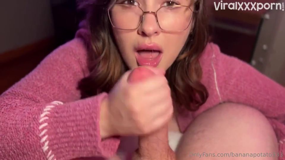 Bananapotato333 Teases Cock Sucking And Hardcore Fucking In  Sex Tape Video Bananapotato333 Blowjob