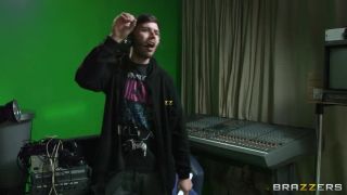 7152 Kiki Minaj Public Access Pussy-9