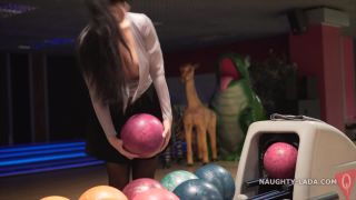 Naughty Lada - Bowling.-5