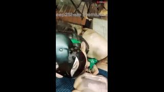 Lo distraggo durante la partita con un bel pompino e succhiata di palle...-8