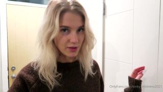 Girl beats guy in the balls because he broke her car.-1