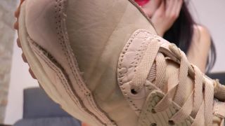 Soles fetish – Amanda Rey – Sweaty stinky gym feet-5