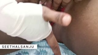 Mallu Madhanapoyka - Mallu wife masturbating with carrot and squirts-3