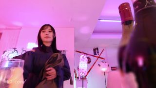 300MIUM-1237 コスプレBAR常連に触発されて？？更衣室で人生初ハメ撮り！「バレちゃう…でも止まらない！」緊張と非日常の快感で痙攣イキを繰り返し、ビーム級の潮噴きを披露！-1