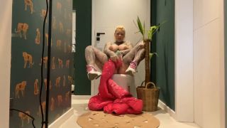 Steffi Blond - DAUNENJACKEN FICK ESKALATION Reib mir hart die fotze wund 720P - Amateur-7