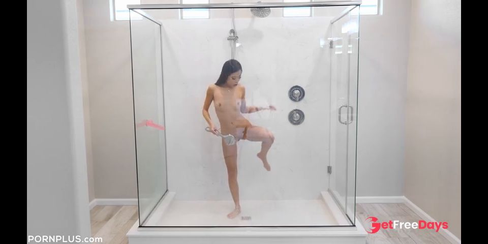 Vina Sky Uses Her Asian Cunt to Close the Deal