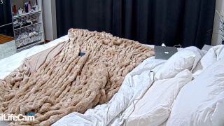 Reallifecam - Leora Have Hot Orgasms By Fucking Pussy With A Dildo On Bed 27.07.2024 480P - Voyeur-6